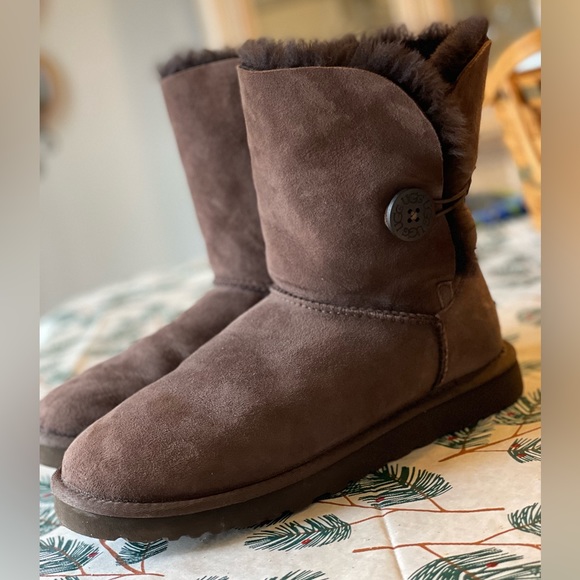 Ugg Bailey Button II dark brown. Women’s size 10 - Picture 1 of 9